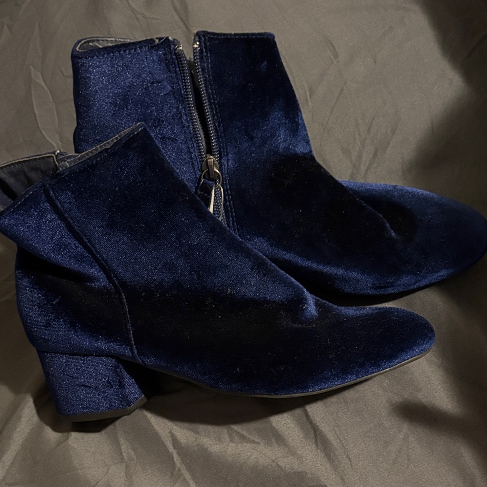Elegant Navy Velvet Ankle Boots